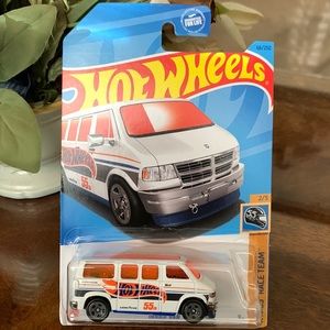 Hot Wheels Car Dodge Ram Van HW 55 Race Team 2/5 HotWheels 55th Anniversary New